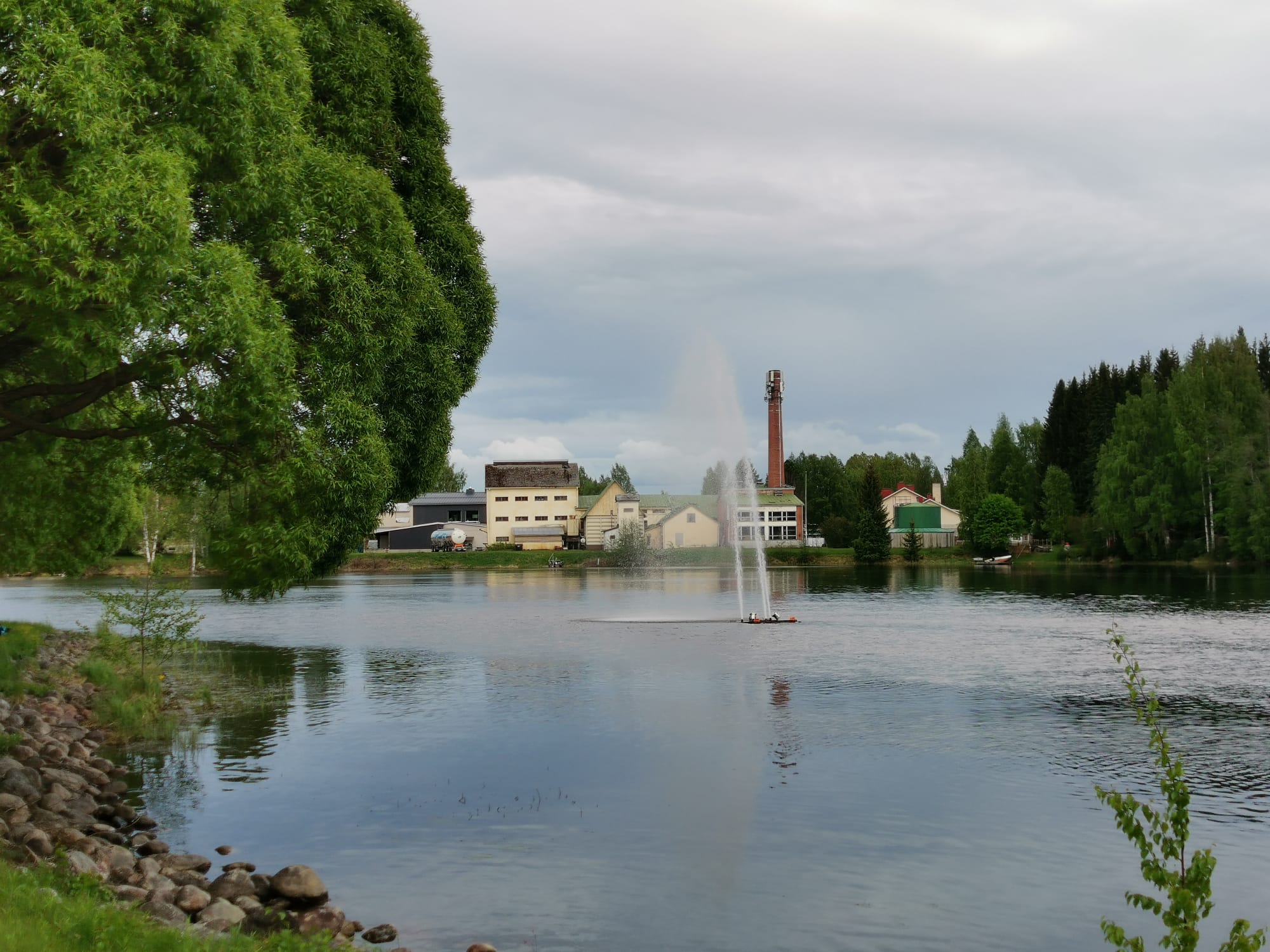 Suihkulähde Lieksanjoessa.