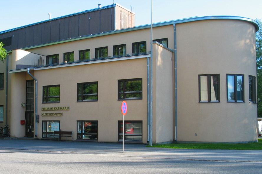 Pielisen Karjalan musiikkiopiston toimipaikka Lieksassa. Funkkistyylinen talo.
